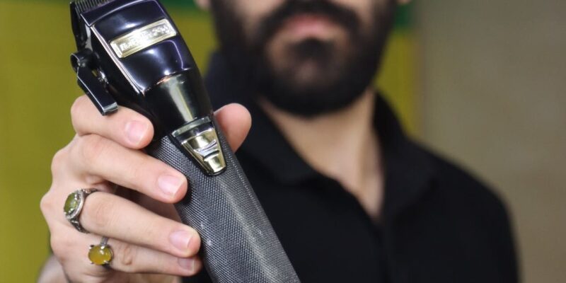 Wie oft sollte ich meinen Bartschneider aufladen, um eine optimale Leistung zu gewährleisten?