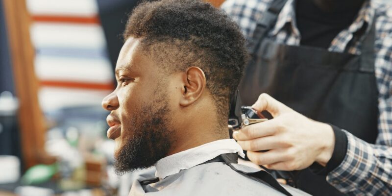 Wie lange hält der Akku bei den verschiedenen Philips Haarschneidern?